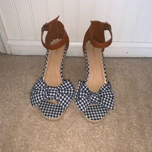 Adorable navy blue gingham bow wedges